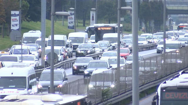 İstanbul'da yağmur sonrası trafik yoğunluğu yüzde 70 seviyelerinde