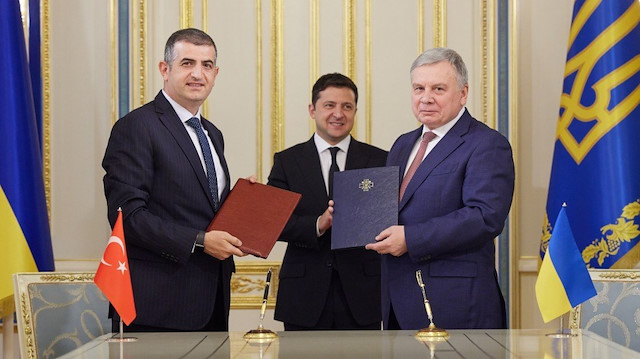 BAYKAR Genel Müdürü Haluk Bayraktar (solda) - Ukrayna Savunma Bakanı Andriy Taran (sağda)