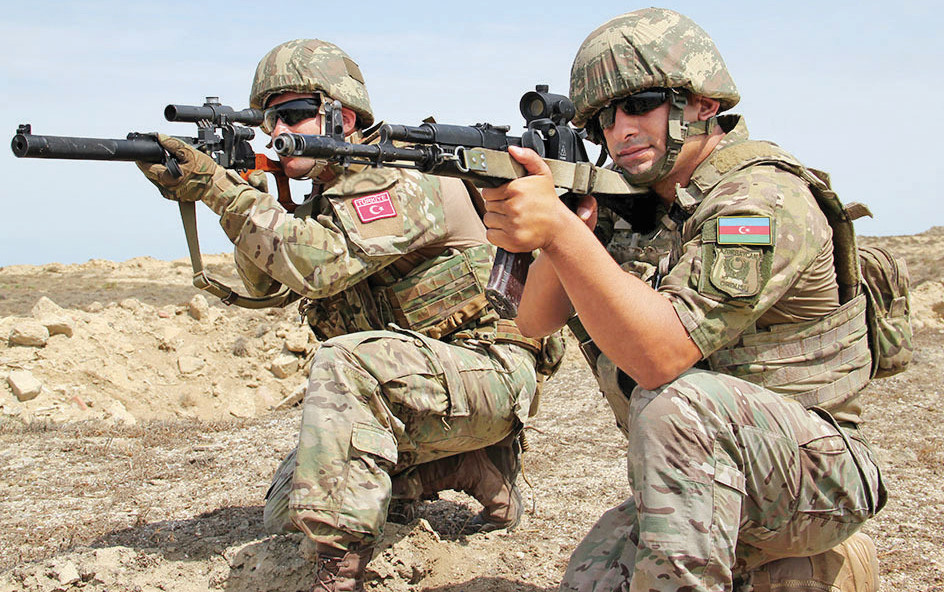 Türkiye, Azerbaycan ve Pakistan özel kuvvetleri Azerbaycan’ın başkenti Bakü’de ortak askeri tatbikat gerçekleştirdi.