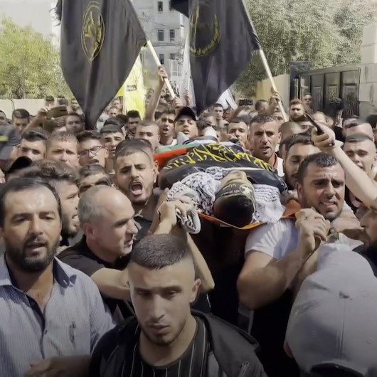 İşgalci İsrail askerlerince şehit edilen 22 yaşındaki Filistinli genç son yolculuğuna uğurlandı