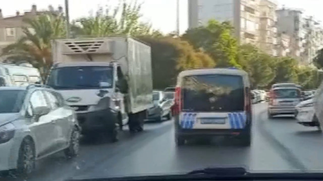 İzmir'de doğum sancısı tutan kadını hastaneye polis eskortu yetiştirdi