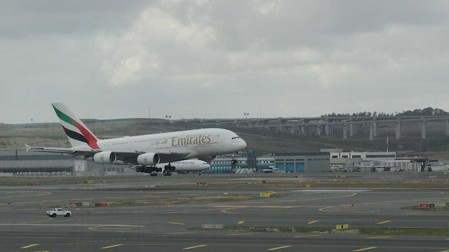 Emirates'e ait EK123 sefer sayılı uçak Dubai'den kalktıktan 4 saat sonra 14.35'te İstanbul Havalimanı'na iniş yaptı.