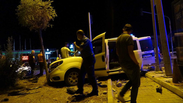 Polis otosu ile otomobil çarpıştı: İkisi polis beş yaralı