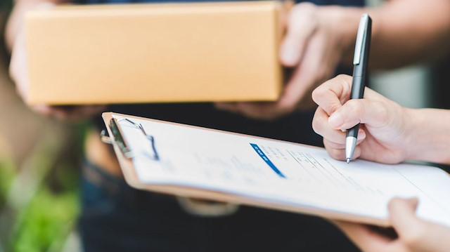 Dolandırıcıların yeni yöntemi: Sahte kargoyla senet imzalatıyorlar