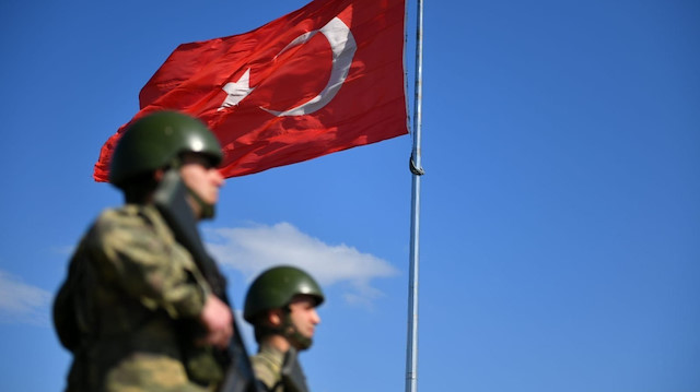 MSB: Hudut birliklerimiz sınırda 3'ü PKK'lı biri DEAŞ'lı 7 şahsı yakaladı