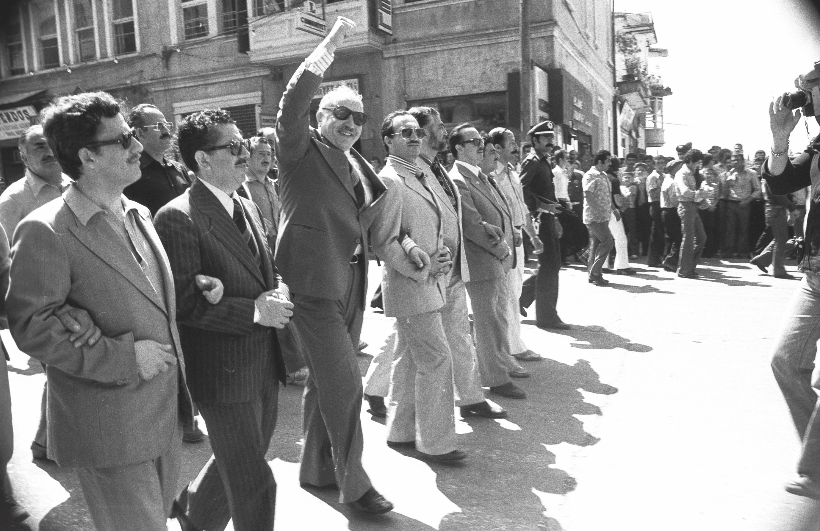 Asiltürk, MSP’nin 24 Haziran 1978’deki Antalya mitinginde Necmettin Erbakan’la kol kola yürümüştü.