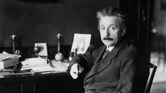 Albert Einstein'ın lise karnesi: Matematikte iyi olduğu ortaya çıktı