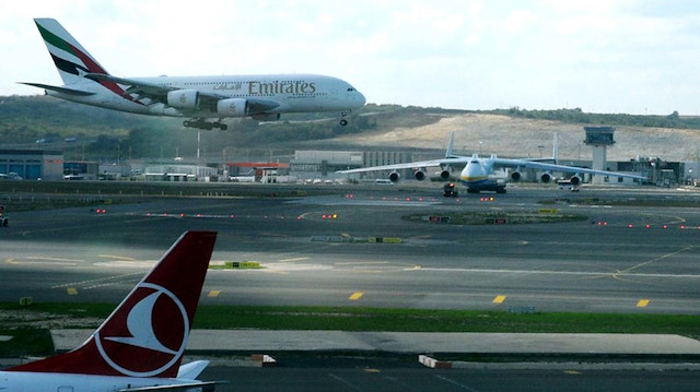 İstanbul Havalimanı dünyanın en büyük iki uçağını aynı dakikalarda ağırladı.