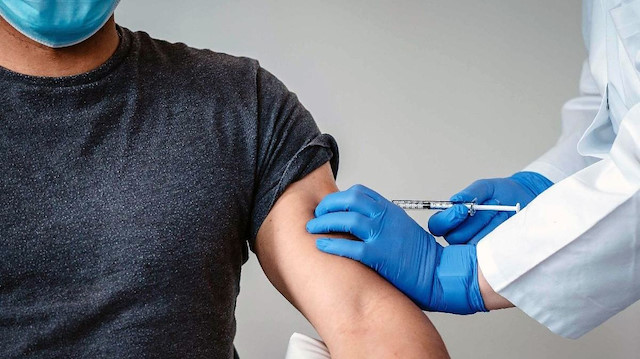 Yeni araştırma: BioNTech aşısının virüsü önleme etkinliği 6 ay sonra düşüyor