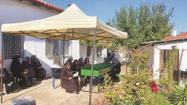 Ahmet Cambaz’ın naaşı yakınları ve sevenlerinin katıldığı törenin ardından köyünde toprağa verildi.