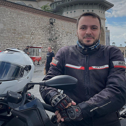 Taksim Camisinin imamı Abdullah Özkan motosiklet tutkusuyla ilgi odağı oluyor