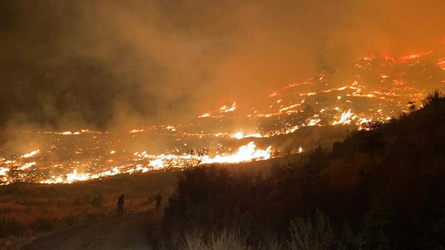 ​​Muğla’da gece başlayan orman yangınını söndürme çalışmaları devam ediyor.