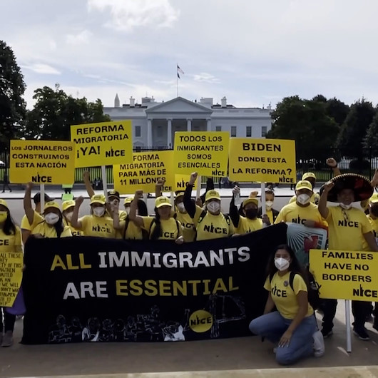Beyaz Saray önünde toplanan göçmenler Biden yönetimini protesto etti