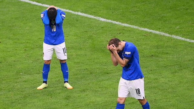 İtalyan futbolcular maç sonu büyük üzüntü yaşadı.
