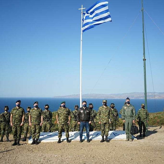 Yunanistan yine tahrik peşinde: Türkiye'nin dibinde tatbikat yapıp İzmir'i arkalarına alarak poz verdiler