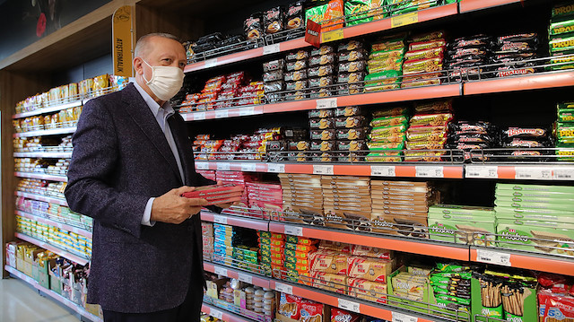 Cumhurbaşkanı Erdoğan, İstanbul’da Tarım Kredi Kooperatif Market’in Kısıklı şubesini ziyaret ederek alışveriş yaptı