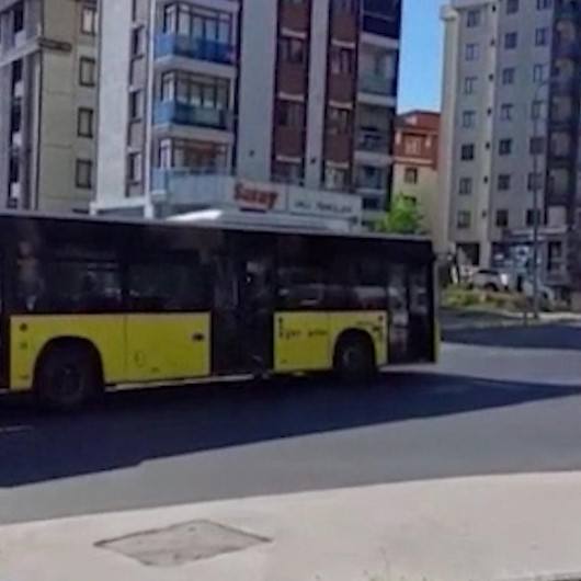 Otobüs yolun ortasında kaldı vatandaşlar isyan etti: Her şey çok güzel oluyor