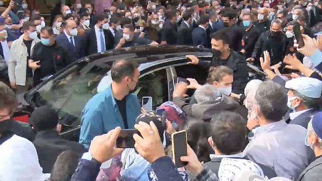 Cumhurbaşkanı Erdoğan'a vatandaşlar sevgi gösterisinde bulundu.