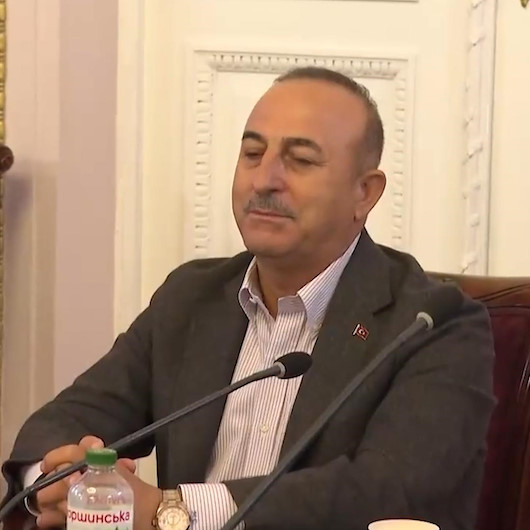 Ukraynalı öğrenciler Aşık Veysel’in Uzun İnce Bir Yoldayım türküsünü Bakan Çavuşoğlu için söyledi