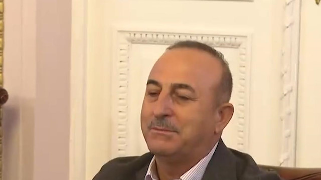 Ukraynalı öğrenciler Aşık Veysel’in 'Uzun İnce Bir Yoldayım' türküsünü Bakan Çavuşoğlu için söyledi