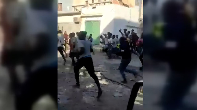 Libya'da yüzlerce Afrikalı sığınmacı barınma merkezinden kaçtı
