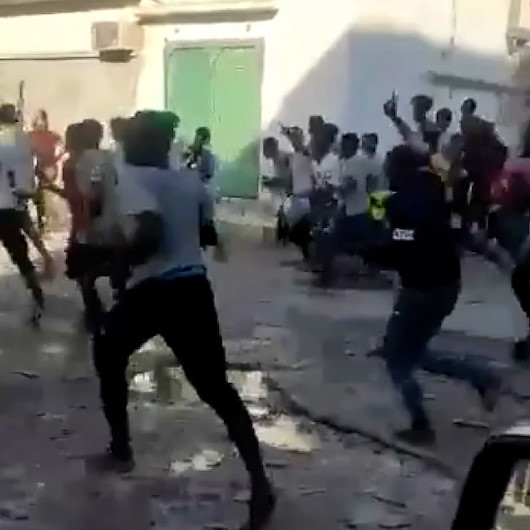 Libyada yüzlerce Afrikalı sığınmacı barınma merkezinden kaçtı