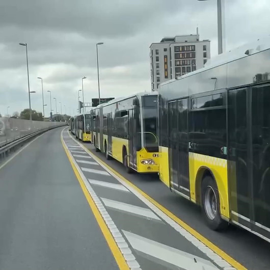 İstanbulda metrobüs arızası seferleri aksattı