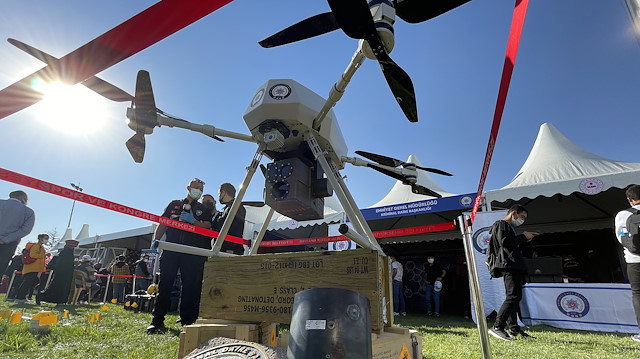 Lazer silahlı dron, Konya Bilim Merkezinde düzenlenen 8. Konya Bilim Festivali'nde yoğun ilgi gördü.