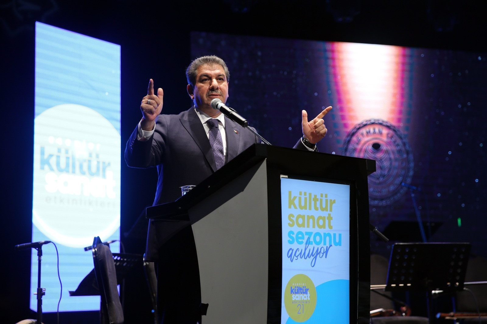 Programa Esenler Belediye Başkanı Mehmet Tevfik Göksu katıldı.