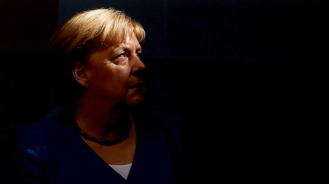 Merkel'den İran'a açık mesaj: Derhal müzakere masasına dönün