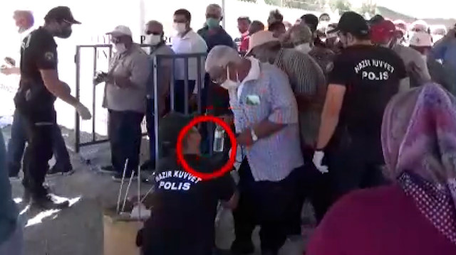 Adana Emniyet Müdürlüğünden CHP'li Özkan'a görüntülerle yalanlama: İçeri alınmayan yiyecekler çıkışta vatandaşlara geri verildi