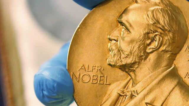 2021 Nobel Ekonomi Ödülü'nü David Card ile Joshua D. Angrist ve Guido W. Imbens kazandı.