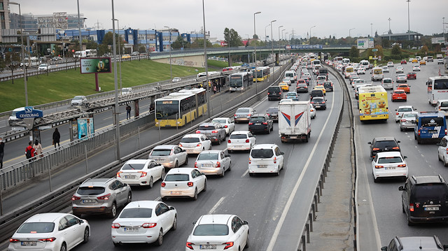 İstanbul'da trafik yoğunluğu yaşanıyorç