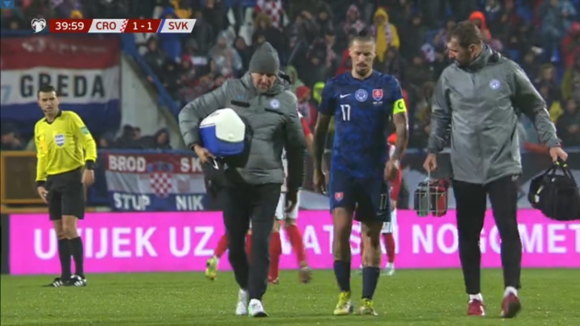 Hamsik oyundan yürüyerek çıktı ve sedye istemedi.