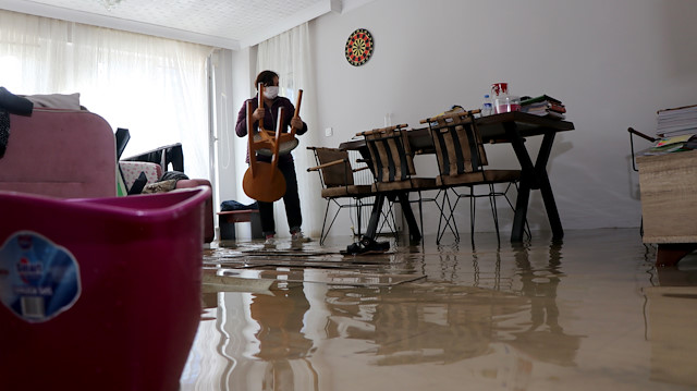 Edirne'de sağanak, ev ve iş yerlerinde su baskınlarına neden oldu