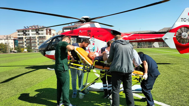 Nazmi Çiçek, statta ambulans helikoptere bindirilerek sağlık muayenesi için götürüldü.