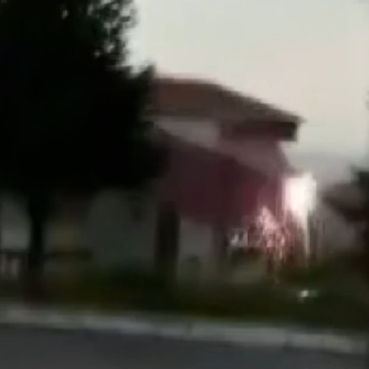 Zonguldakta fırtına nedeniyle evin çatısı uçtu