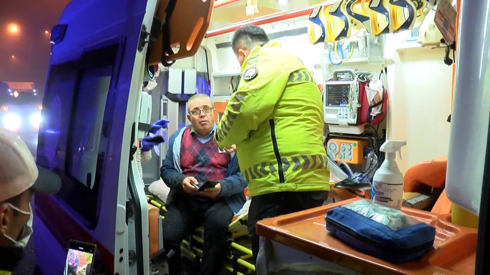 Les pompiers arrivés ont remis le conducteur et le passager, qu'ils avaient fait descendre du taxi, aux équipes médicales. 