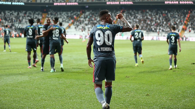 Teixeira, siyah-beyazlı formayla çıktığı 4 maçta (1389 dakika) 1 gol attı.