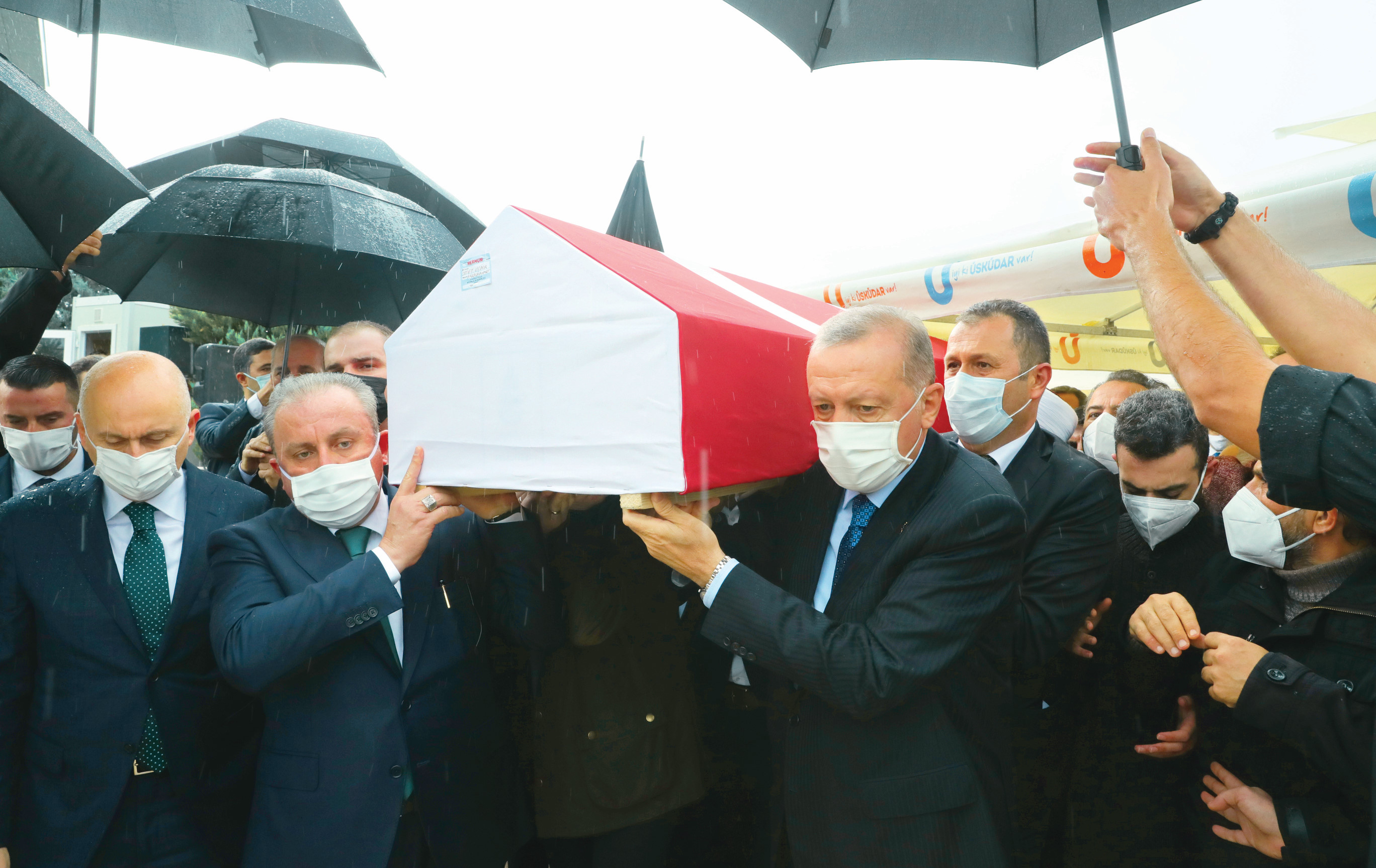 Vefat eden AK Parti milletvekili İsmet Uçma, son yolculuğuna uğurlandı.