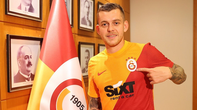 Yaz transfer döneminde Galatasaray ile 5 yıllık sözleşme imzalamıştı. 