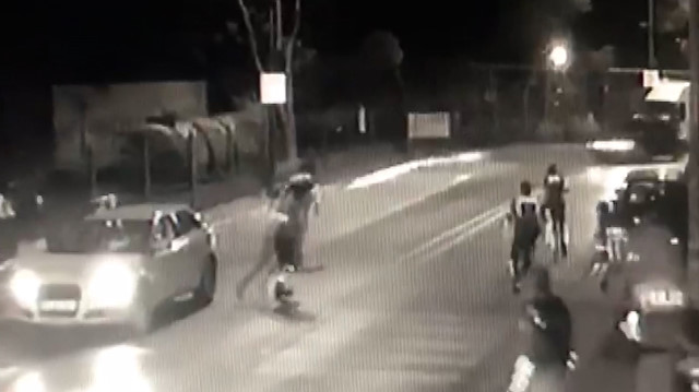 Avcılar'da polise silahlı saldırı anı kamerada