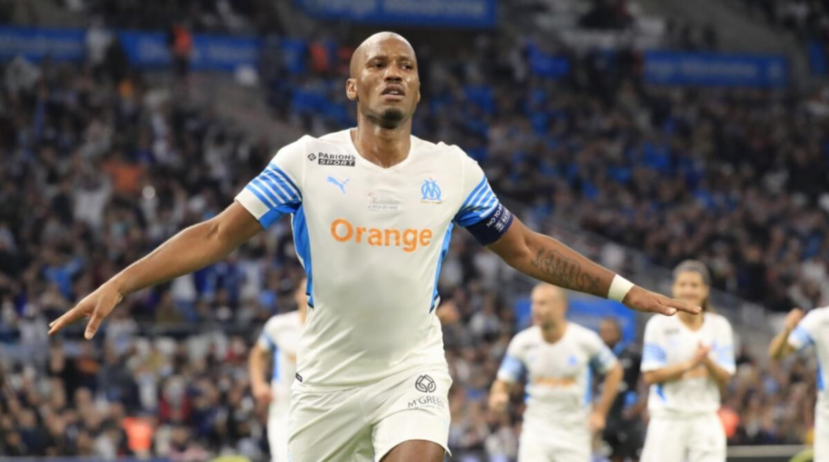 Drogba attığı gollerden sona klasikleşen sevincini yaptı.