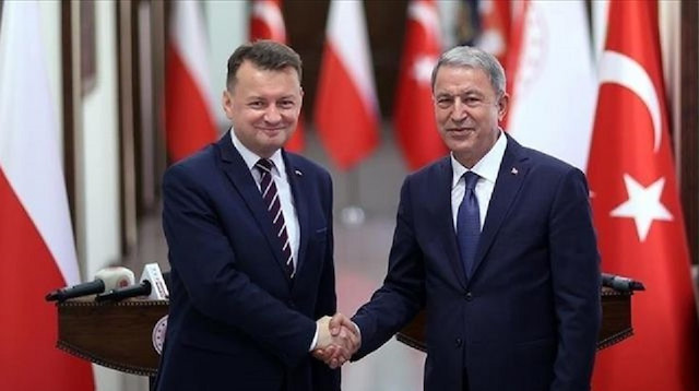 وزير الدفاع البولندي يلتقي نظيره التركي في وارسو