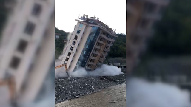 Bozkurt'ta 10 katlı Rüya Apartmanı kontrollü şekilde yıkıldı