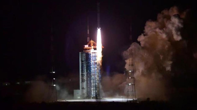 Uzay mekiğinin önümüzdeki altı saat içinde uzay istasyonunun ana Tianhe çekirdek modülüne kenetlenmesi bekleniyor. 