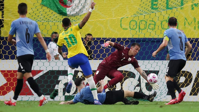 Maçtaki gol perdesini Neymar açtı. 