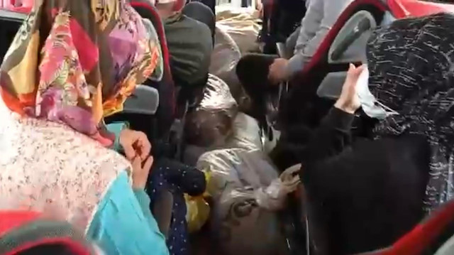 Yolcu otobüsünü fındık ve kestane çuvallarıyla doldurdular
