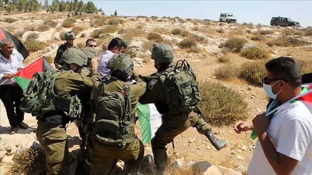 الاحتلال الإسرائيلي يفرق وقفة منددة بالاستيطان جنوبي الضفة