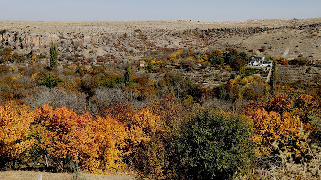 وادي قوراماز التركي يحتفي بألوان الخريف